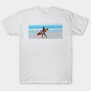 happy surfer in carcavelos T-Shirt